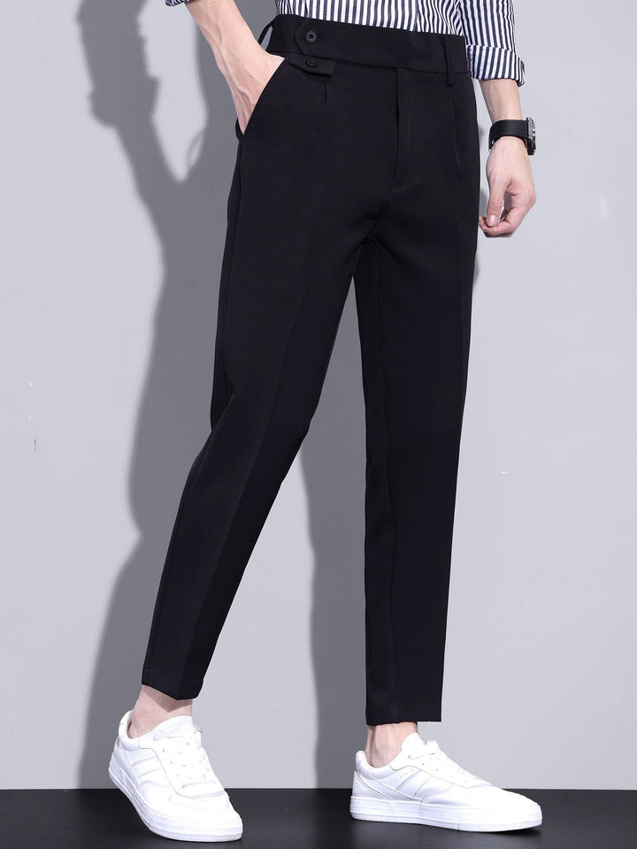 Pantaloni slim fit a gamba affusolata corti