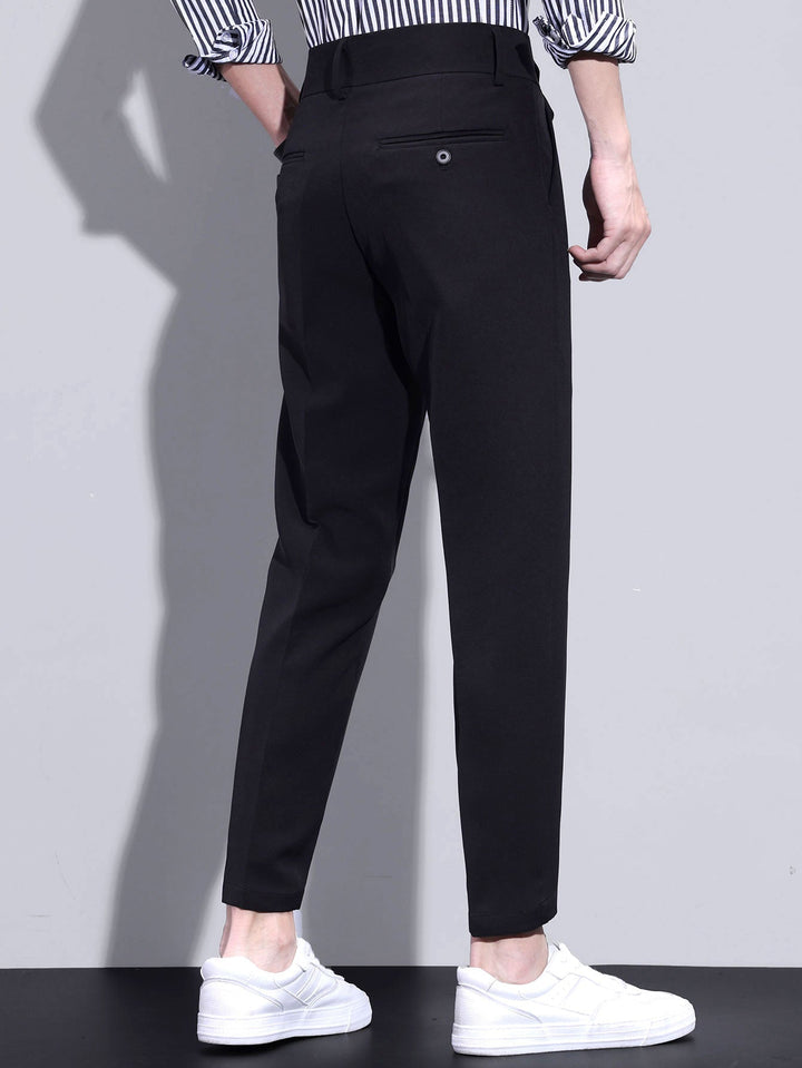 Pantaloni slim fit a gamba affusolata corti