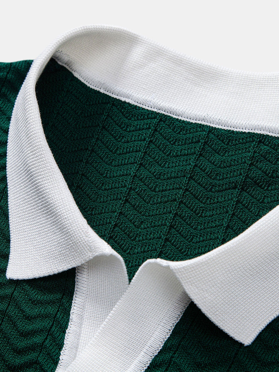 Polo a colletto a V in maglia a contrasto di texture