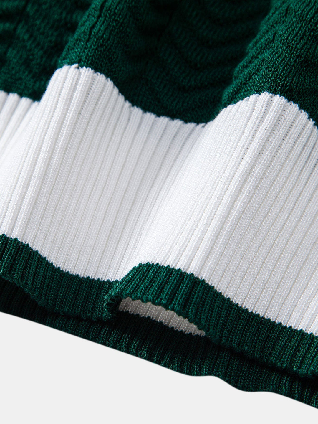 Polo a colletto a V in maglia a contrasto di texture