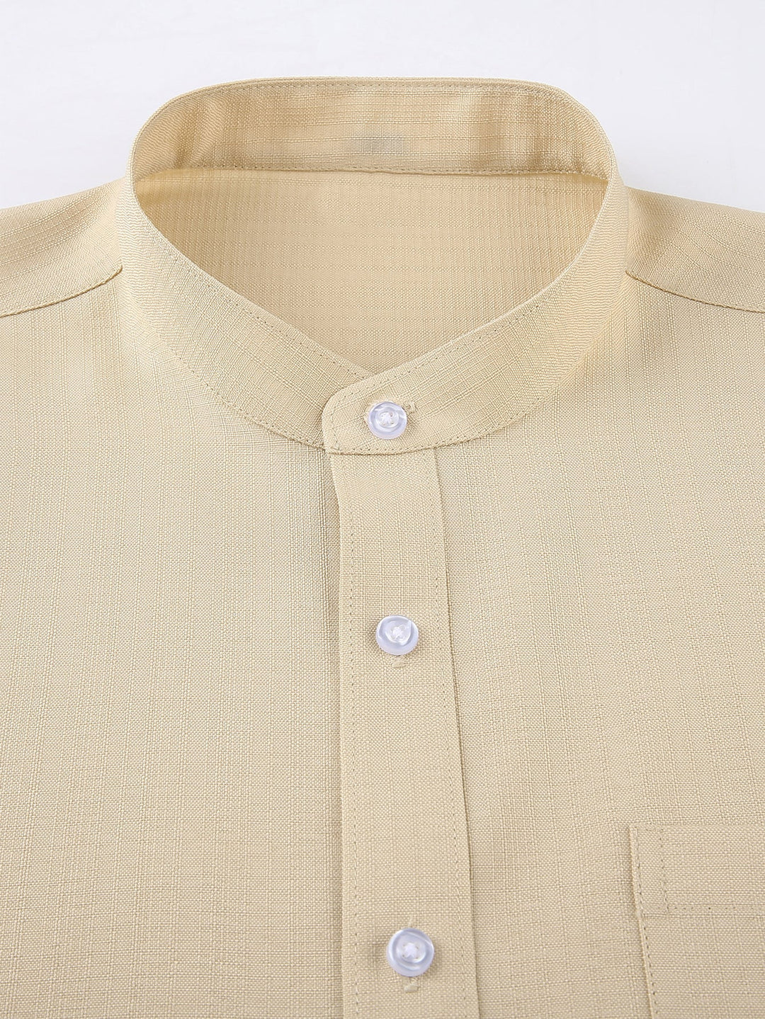 Camicia strutturata con colletto alto e maniche lunghe