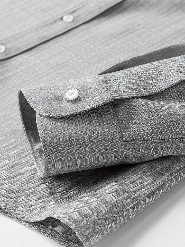 Camicia strutturata con colletto alto e maniche lunghe