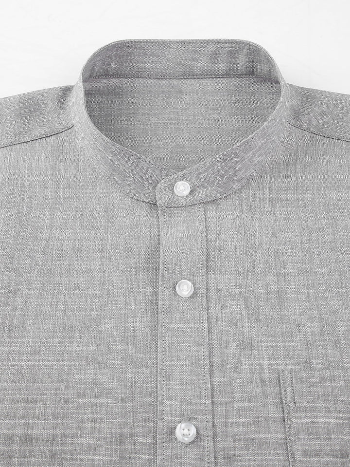 Camicia strutturata con colletto alto e maniche lunghe