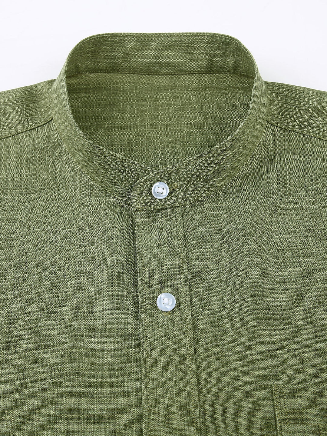 Camicia strutturata con colletto alto e maniche lunghe