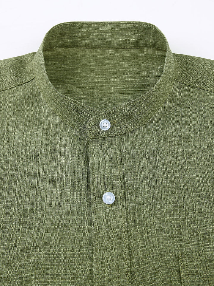Camicia strutturata con colletto alto e maniche lunghe