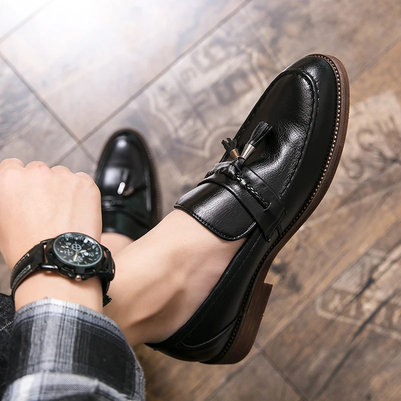 Mocassini in pelle con nappine