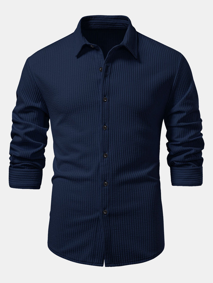 Camicia a maniche lunghe a coste, taglio muscolare, con bottoni