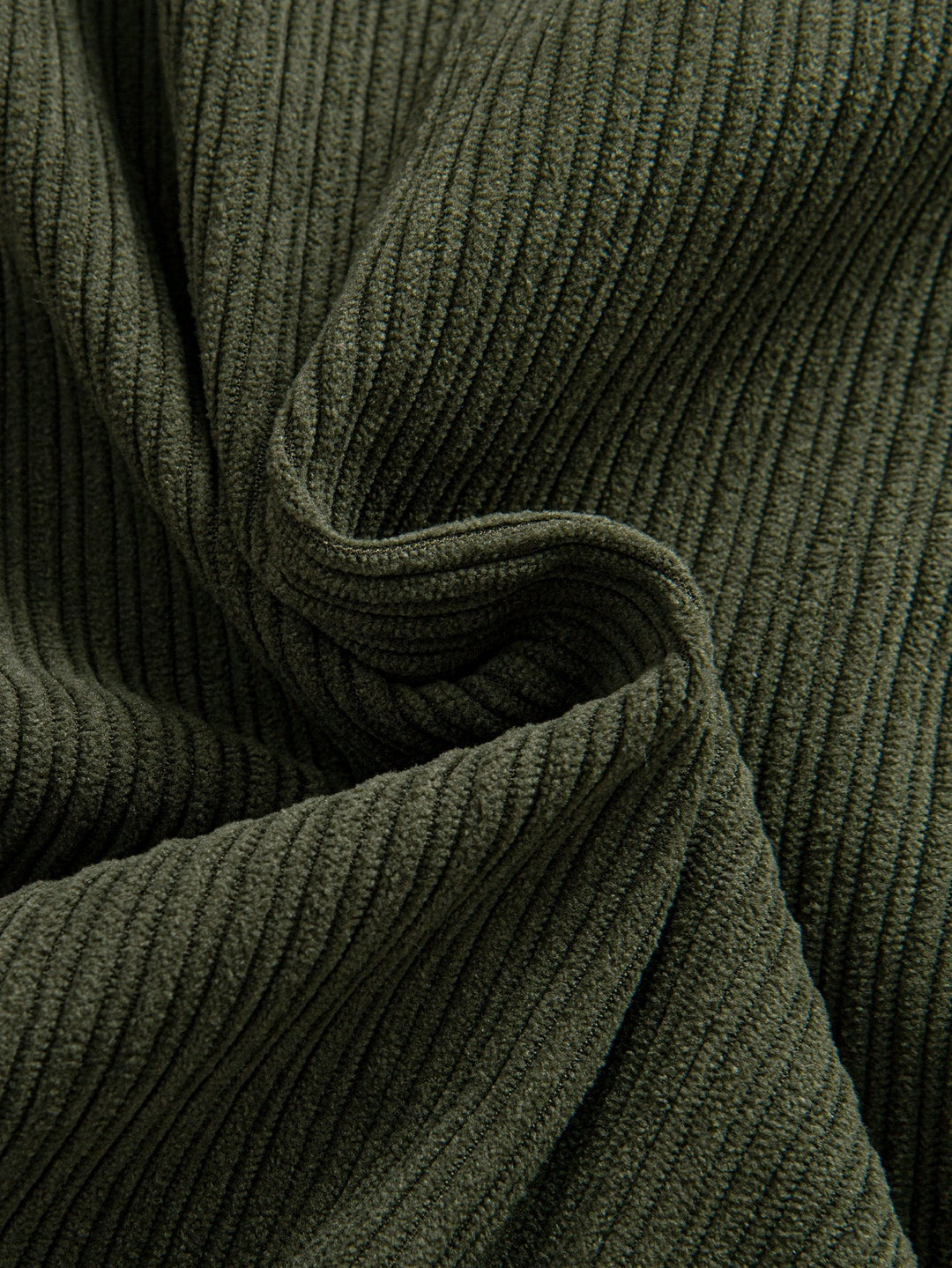 Camicia a maniche lunghe in velluto a coste con tasca e bottoni