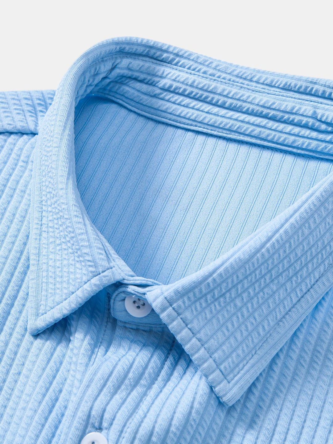 Camicia a maniche lunghe a coste, taglio muscolare, con bottoni