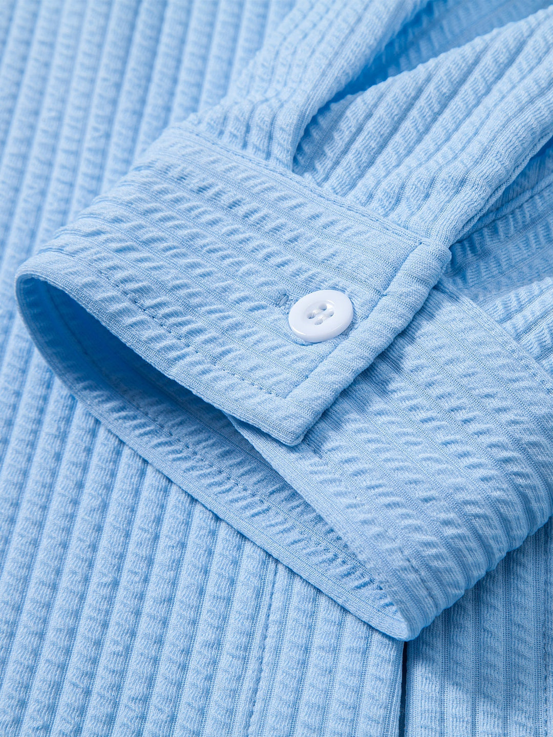 Camicia a maniche lunghe a coste, taglio muscolare, con bottoni