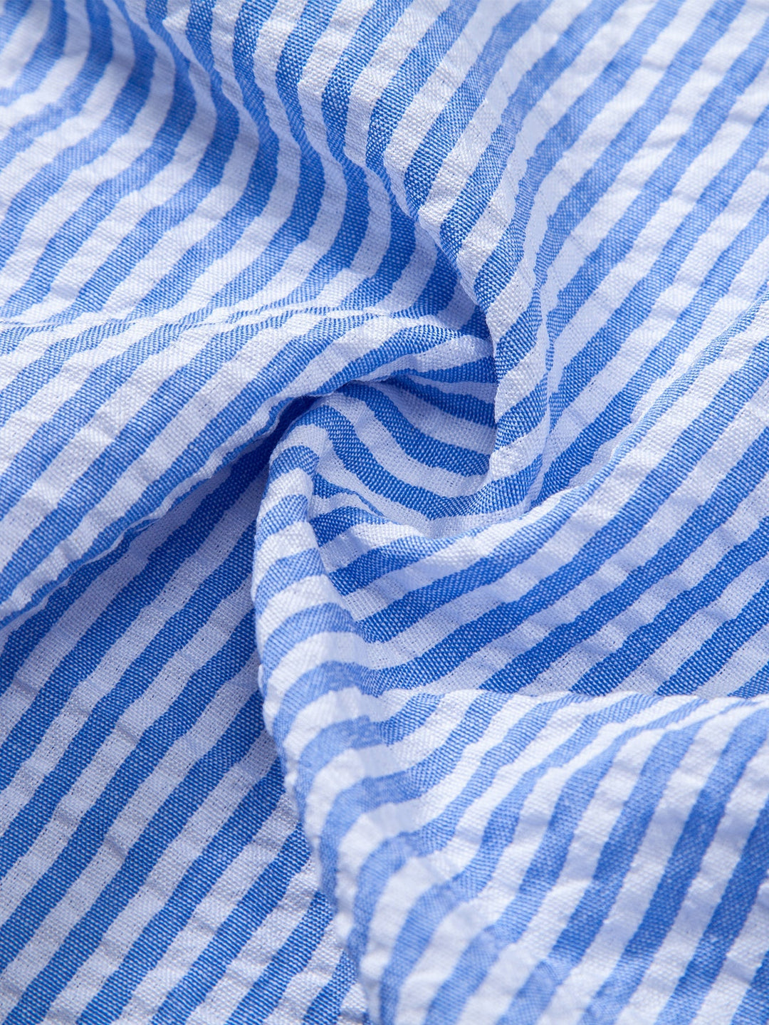 Camicia a righe in seersucker con colletto alto