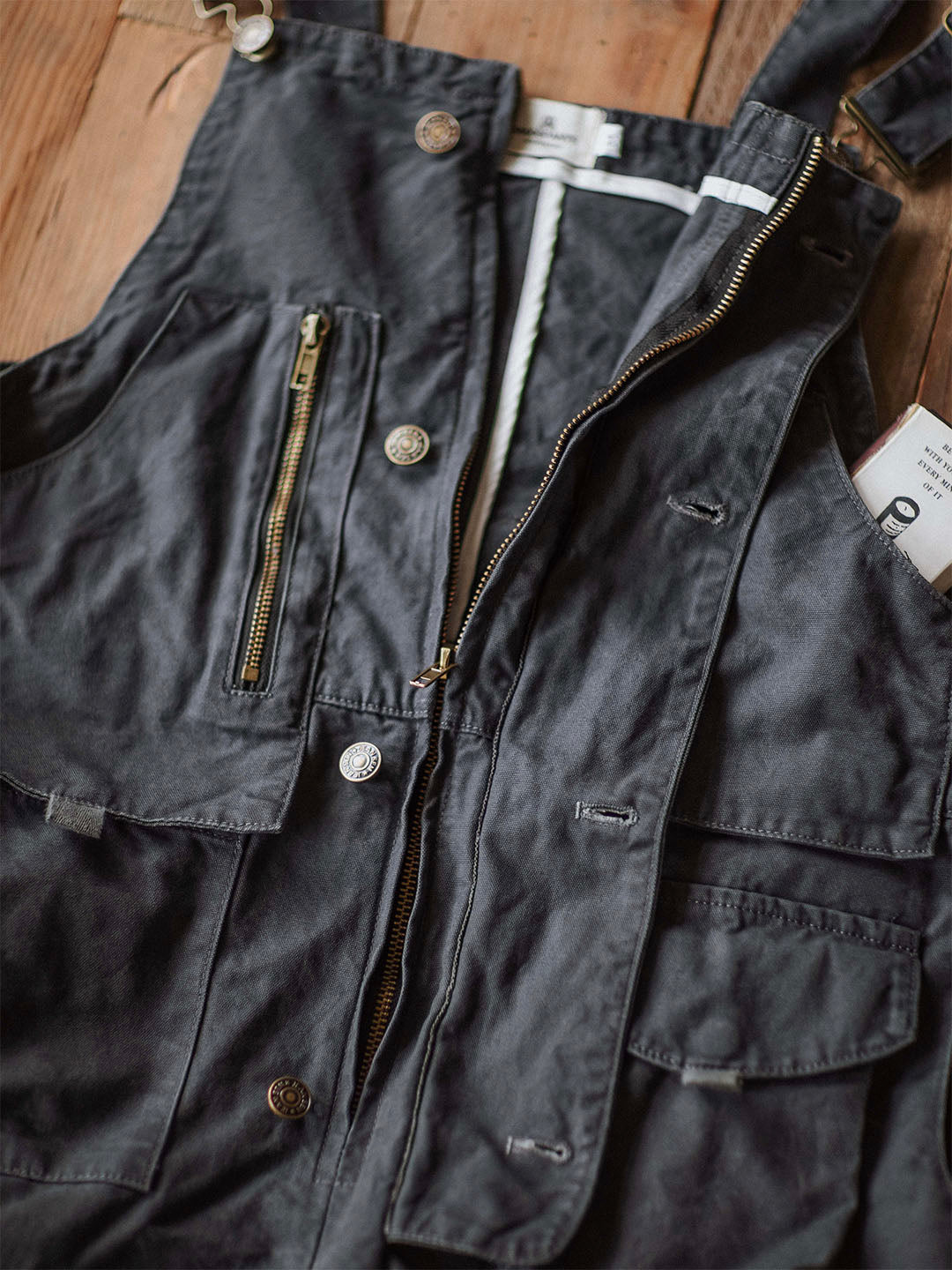 Emine™ | Salopette blu scuro robusta