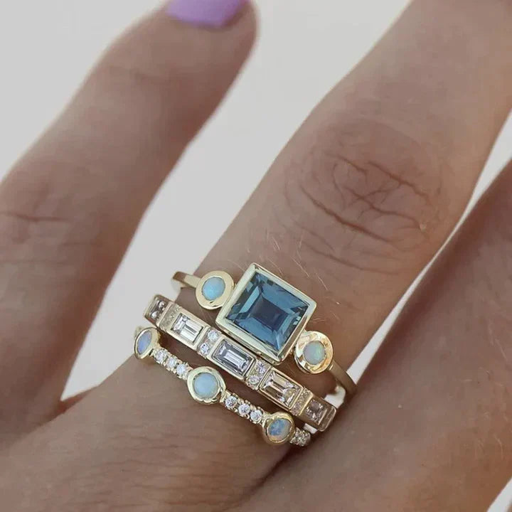 Anello con cristallo blu in stile vintage