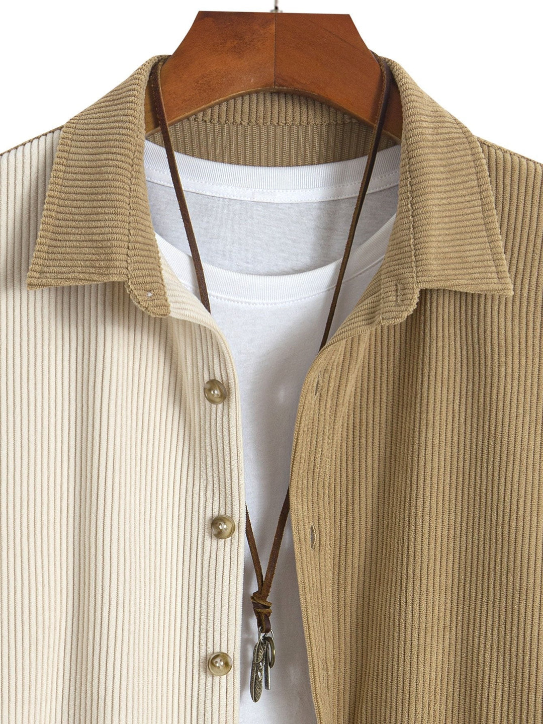 Camicia button-down in velluto a coste colorblock e pantaloni dritti in velluto a coste