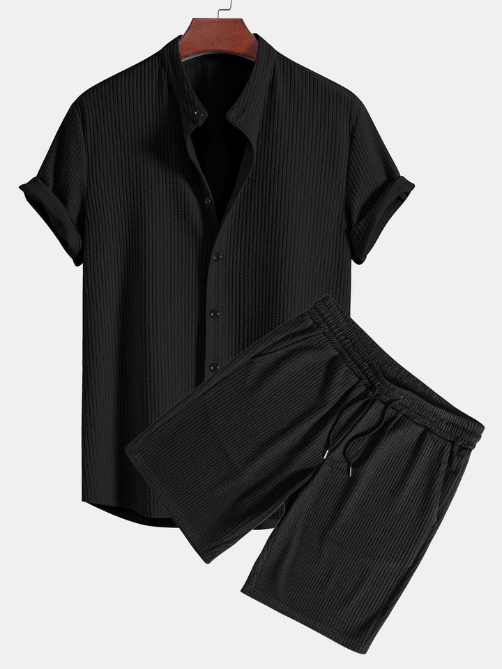 Camicia e pantaloni corti con colletto a coste muscolari