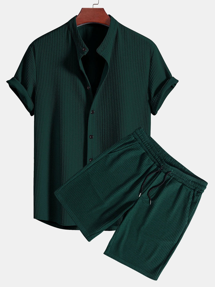 Camicia e pantaloni corti con colletto a coste muscolari