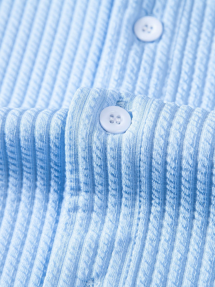 Camicia e pantaloni corti con colletto a coste muscolari